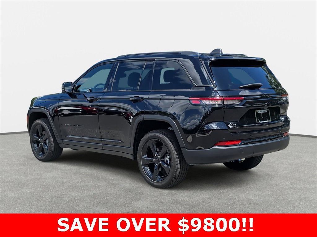 Used 2023 Jeep Grand Cherokee Altitude image 7