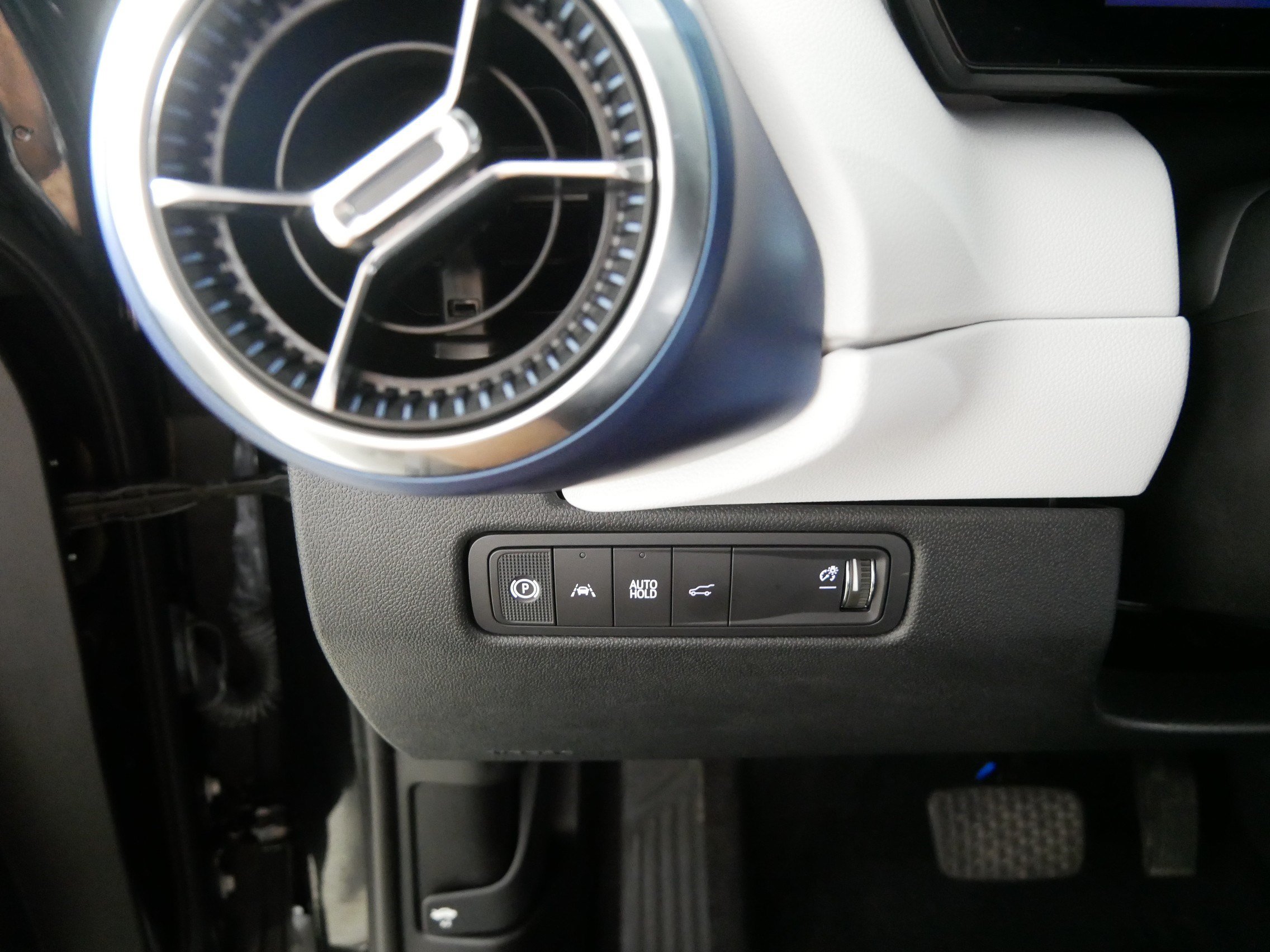 Used 2025 Chevrolet Equinox EV LT w/ Convenience Package FWD image 26