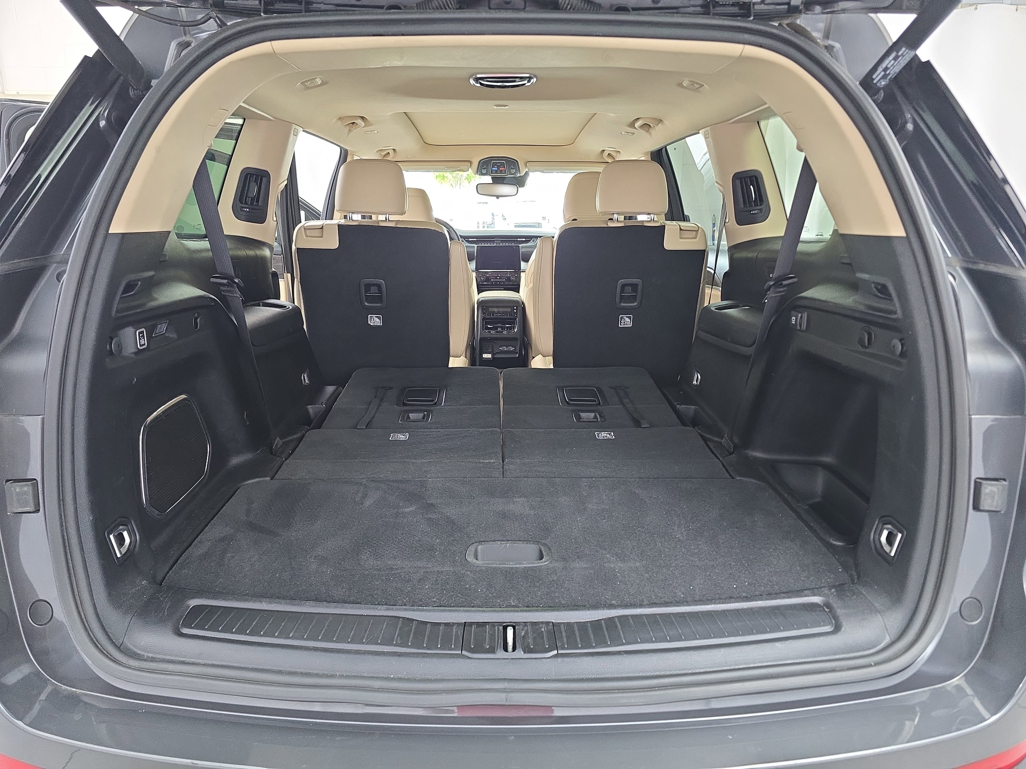 Used 2022 Jeep Grand Cherokee L Limited w/ Black Appearance Package RWD image 13