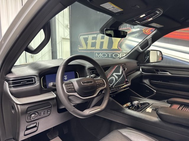 Used 2024 Jeep Wagoneer L Series II image 6