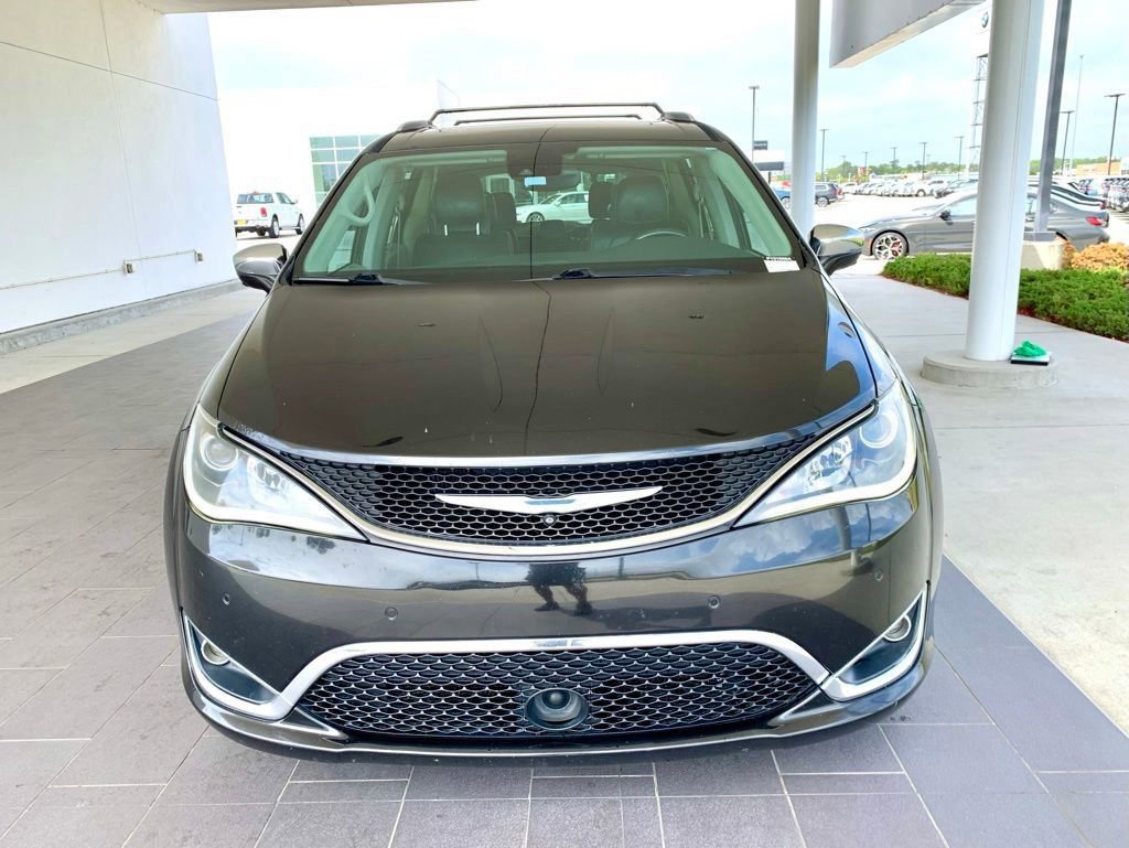 Used 2018 Chrysler Pacifica Limited w/ Tire & Wheel Group image 2