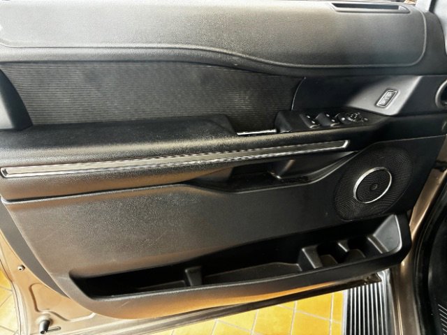 Used 2019 Ford Expedition Max XLT image 16
