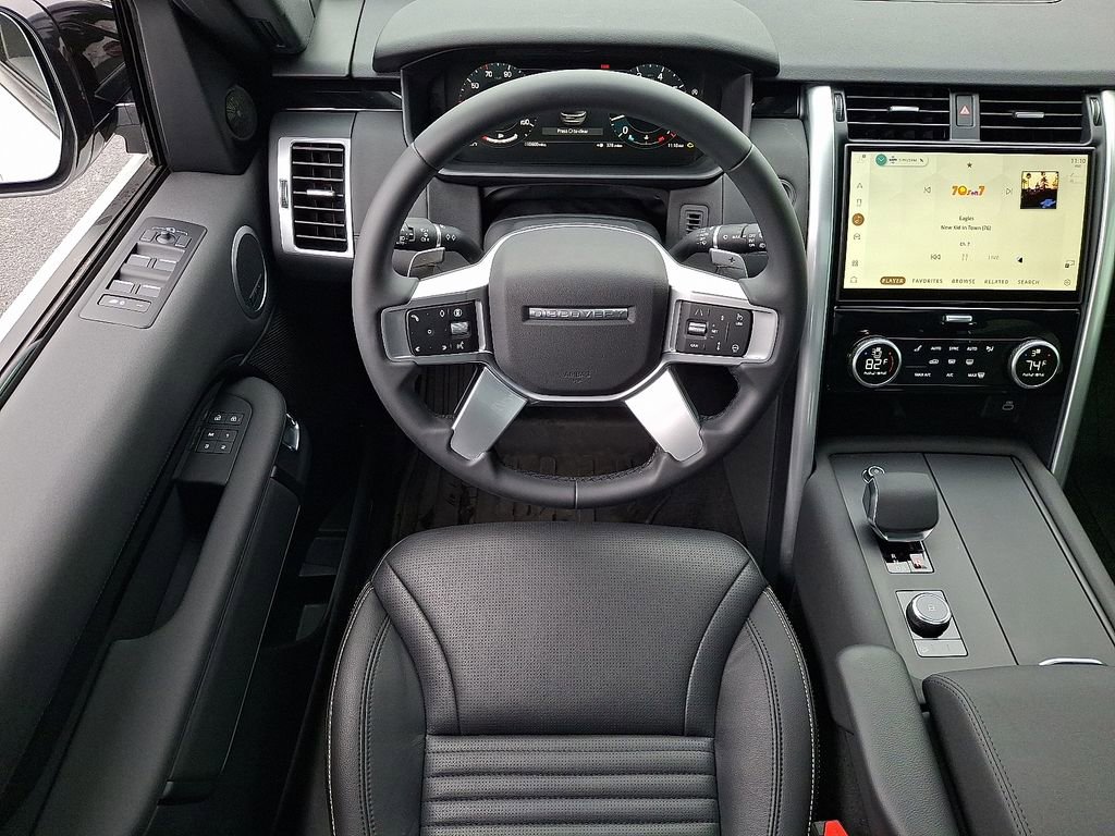 Certified 2025 Land Rover Discovery S image 10