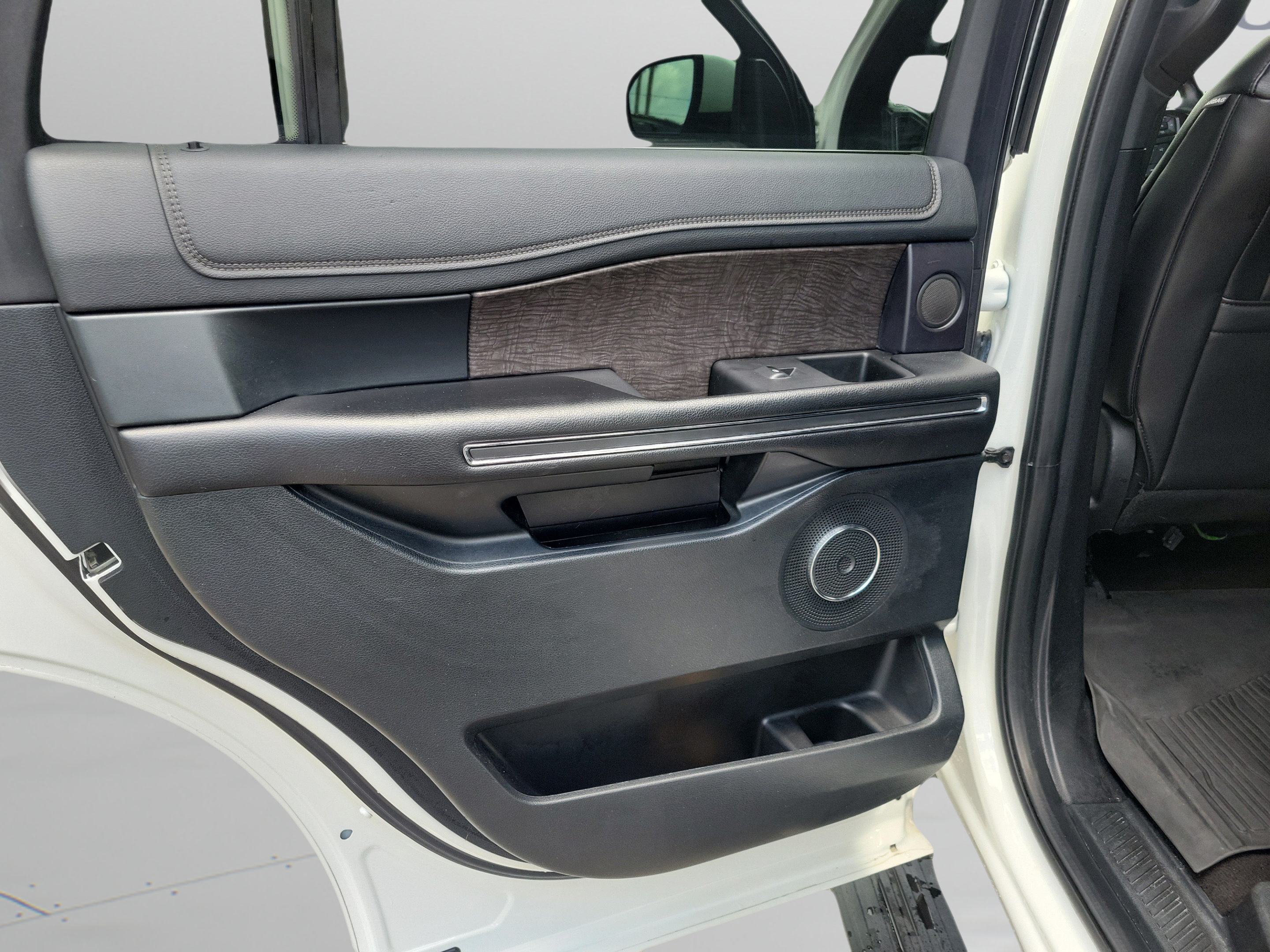 Used 2020 Ford Expedition Limited w/ Equipment Group 302A RWD image 11
