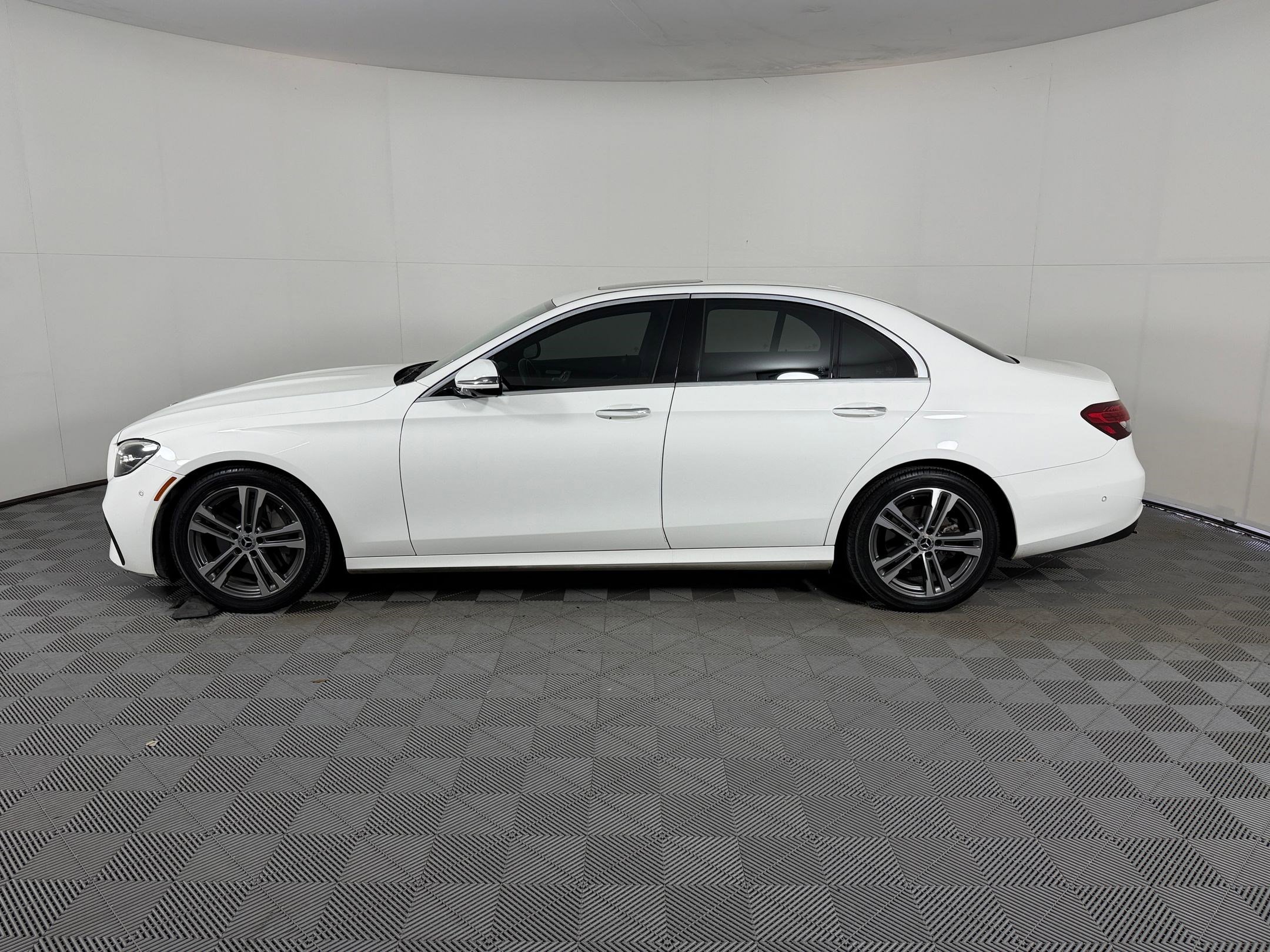 Used 2021 Mercedes-Benz E 350 Sedan image 2