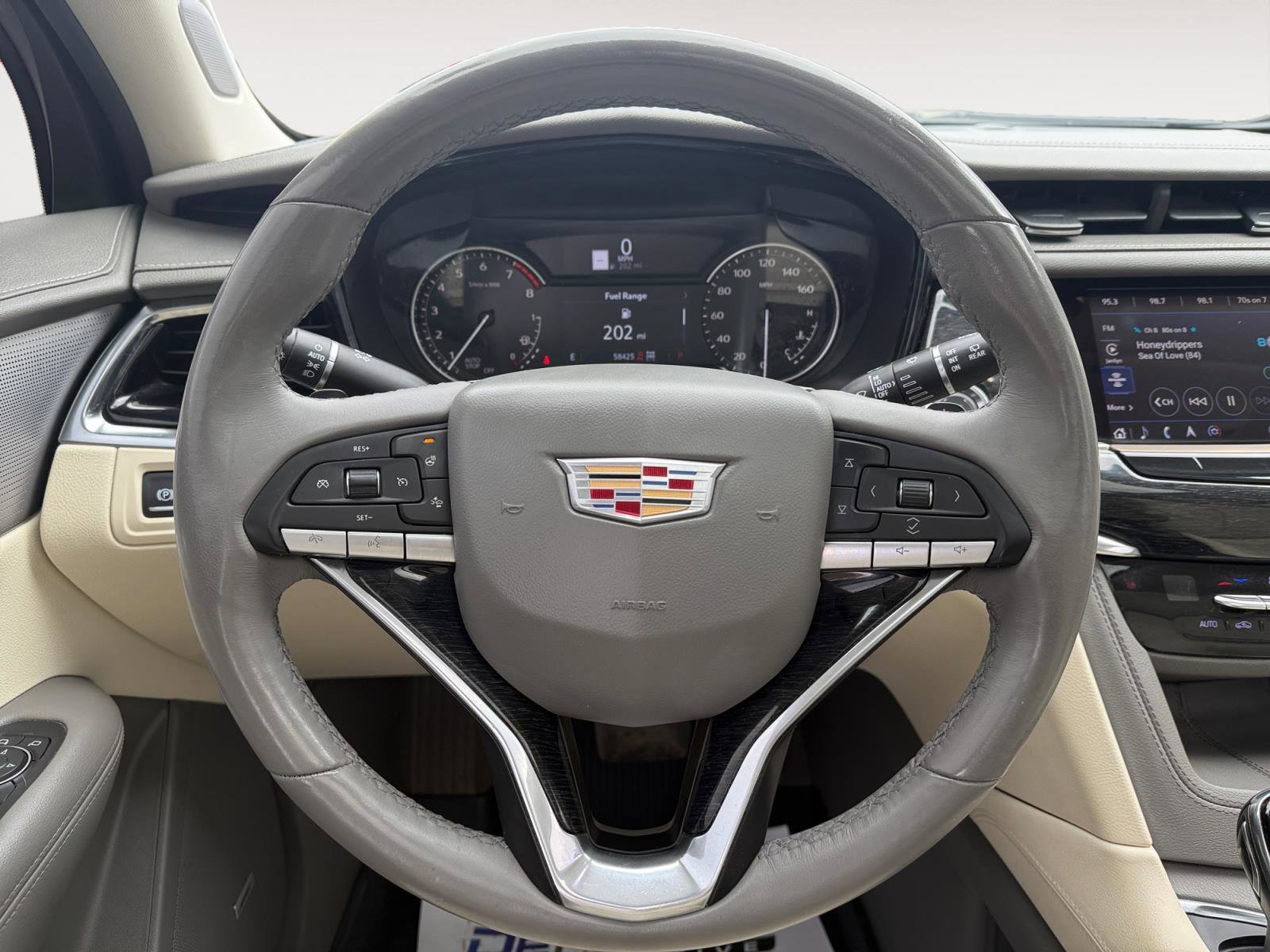 Used 2021 Cadillac XT6 Premium Luxury image 16