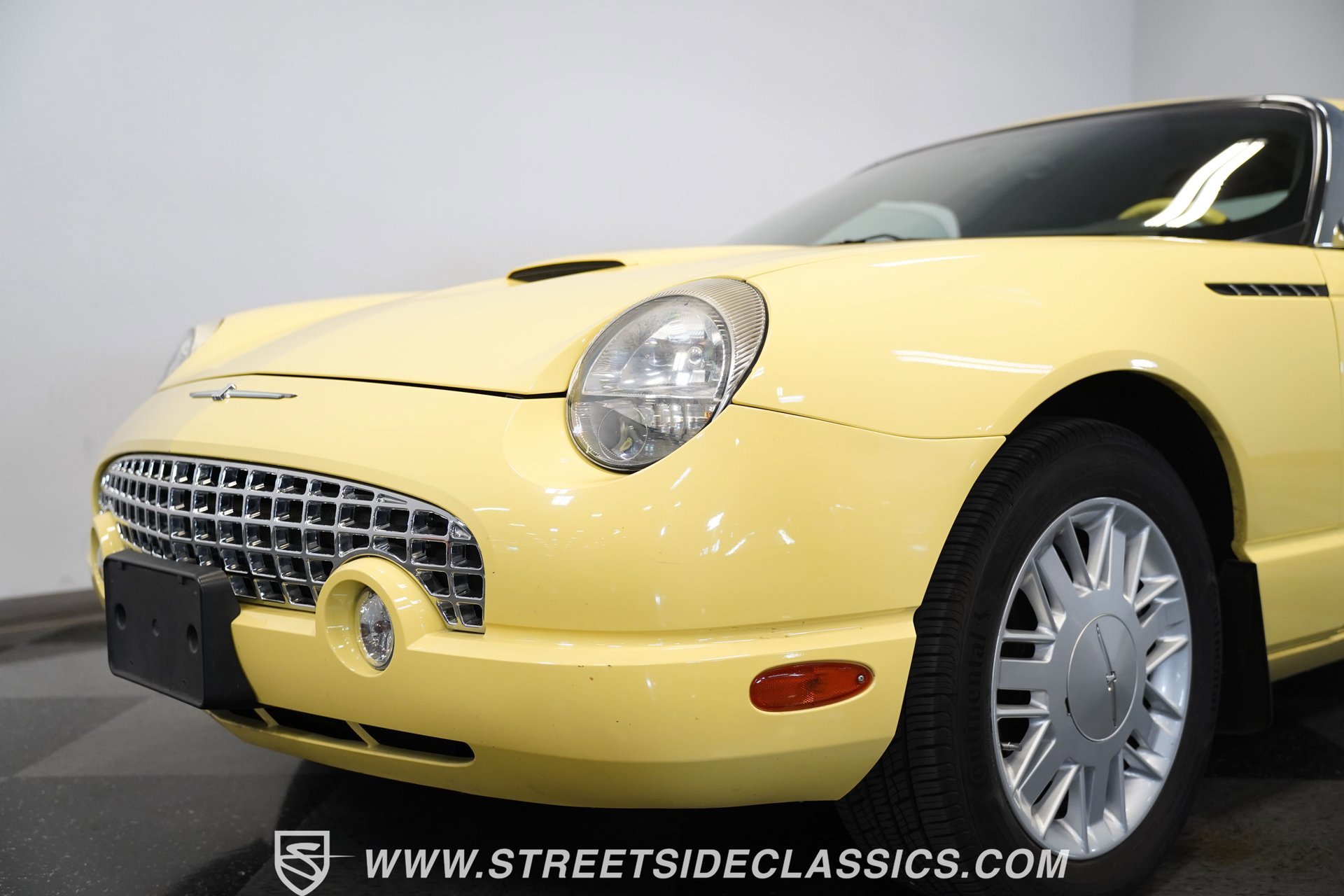 Used 2002 Ford Thunderbird image 24