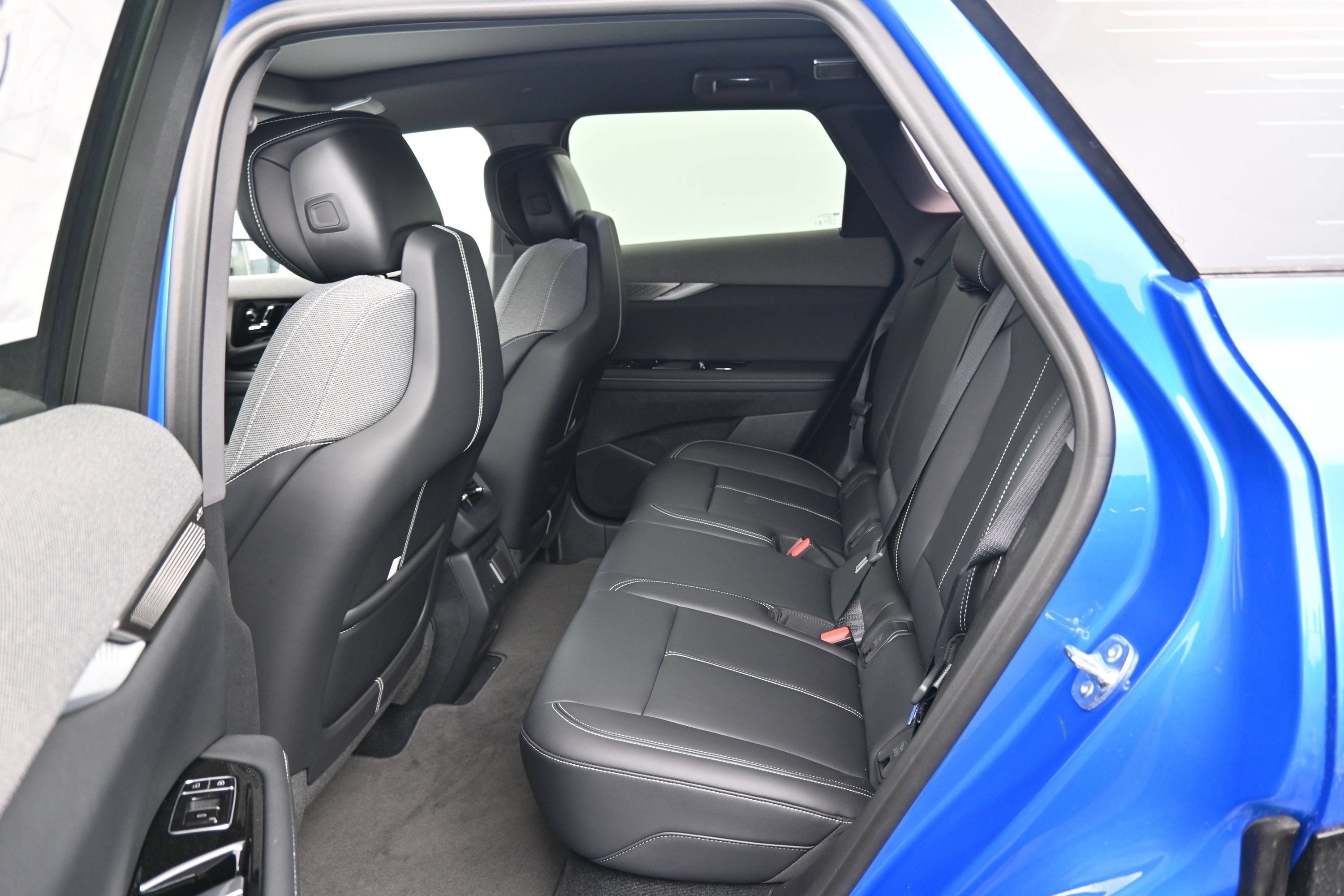 New 2026 Cadillac Optiq Luxury 1 w/ LPO, Floor Liner Package AWD/4WD image 10