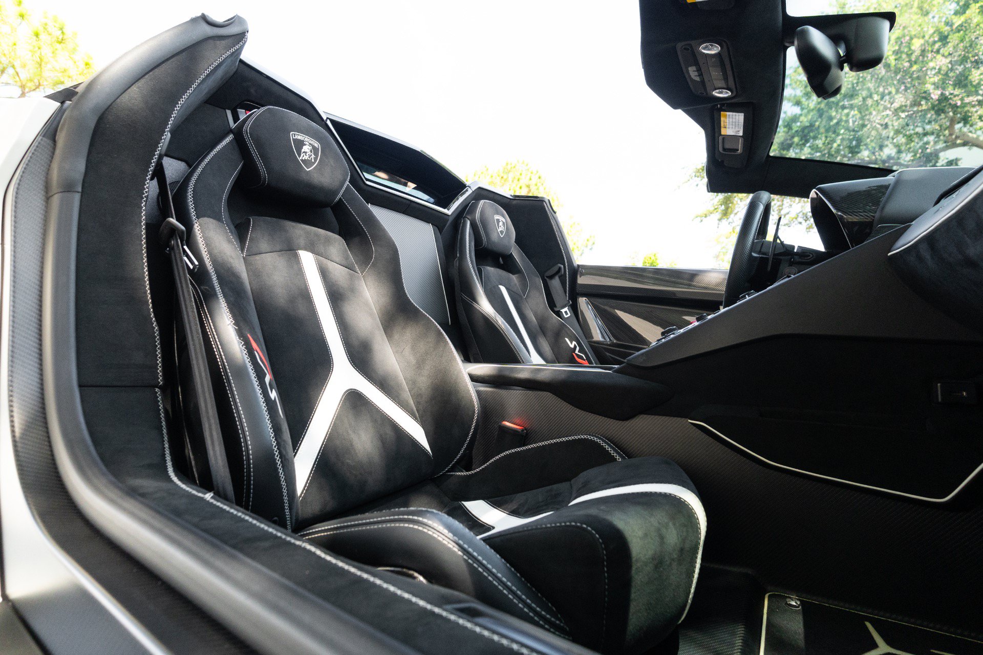 Used 2020 Lamborghini Aventador SVJ AWD/4WD image 8