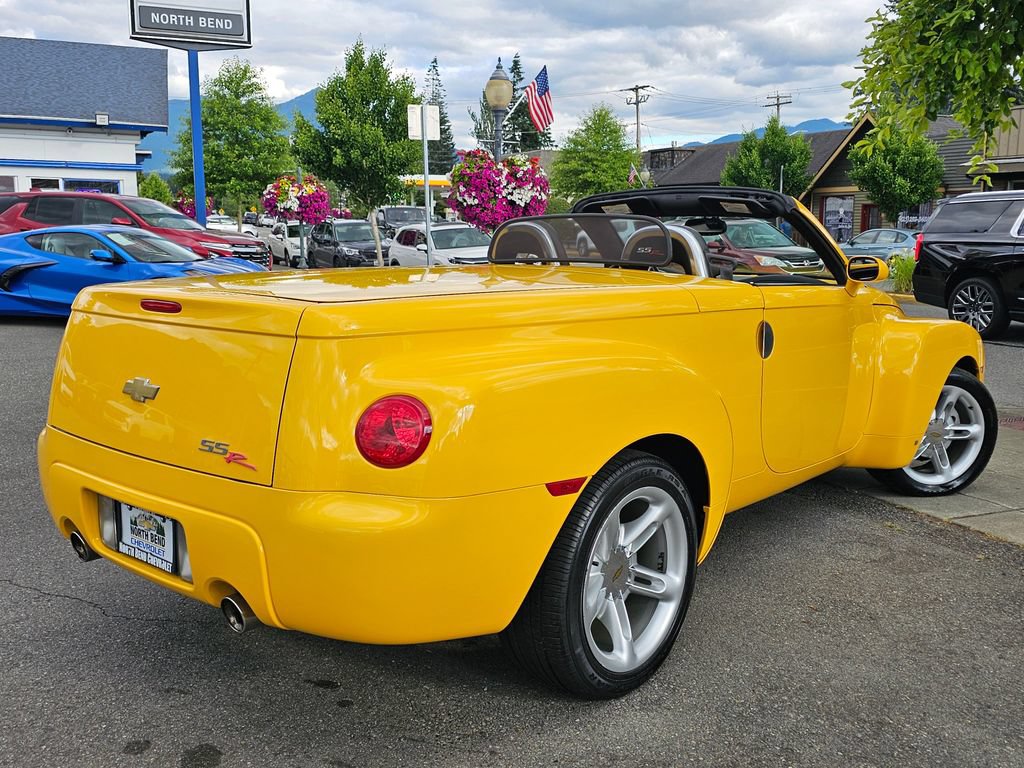 Used 2006 Chevrolet SSR w/ Preferred Equipment Group RWD image 2