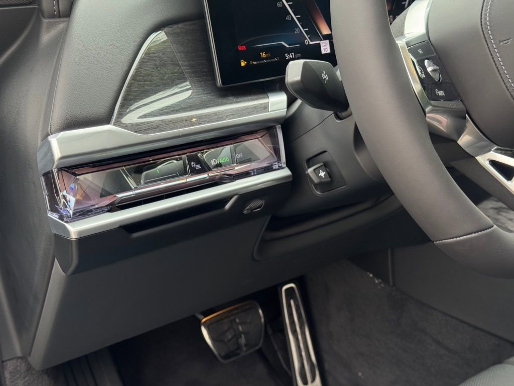 Used 2025 BMW 760i xDrive image 13