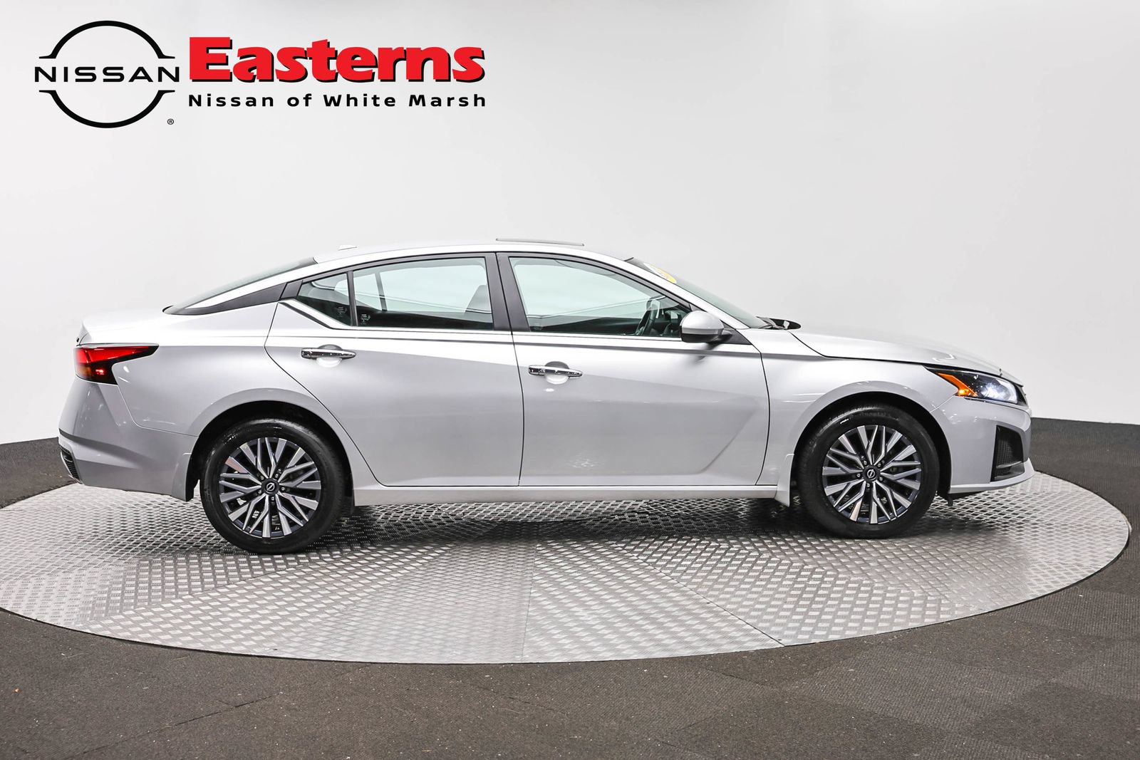 Used 2023 Nissan Altima 2.5 SV w/ SV Premium Package AWD/4WD image 4