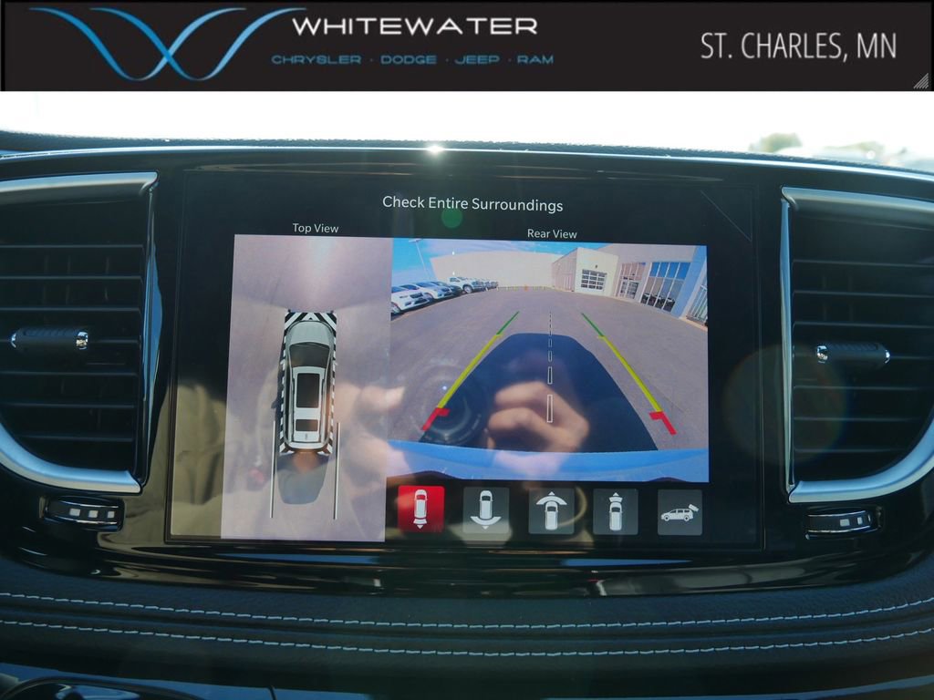 New 2026 Chrysler Pacifica Limited w/ S Appearance Package image 11