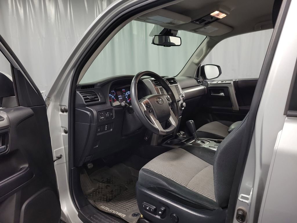 Used 2020 Toyota 4Runner SR5 AWD/4WD image 12