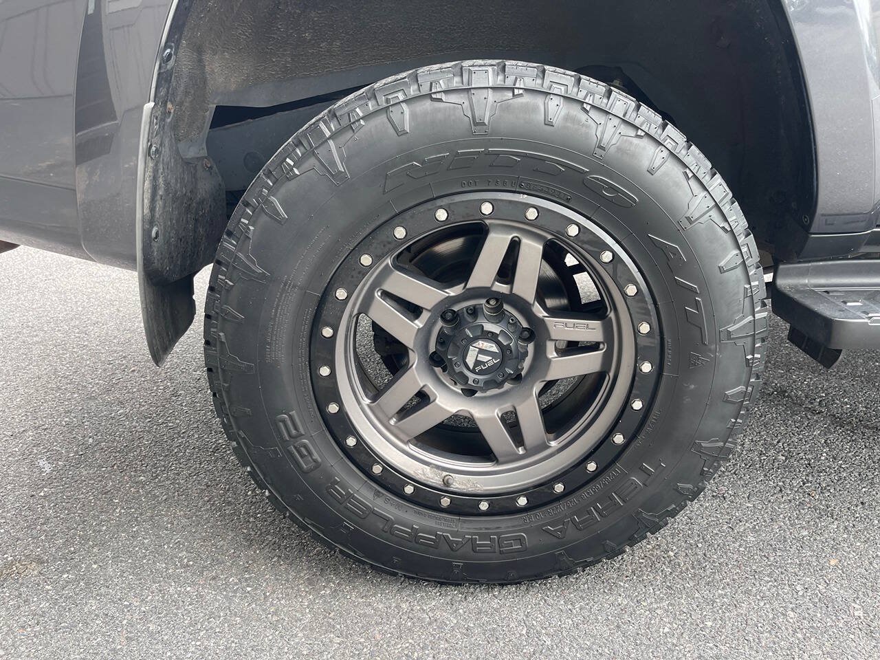 Used 2017 Toyota 4Runner SR5 AWD/4WD image 10