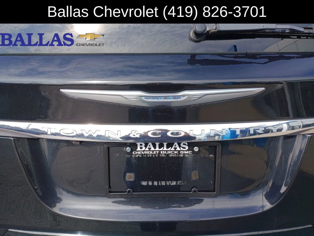 Used 2012 Chrysler Town & Country Touring image 30