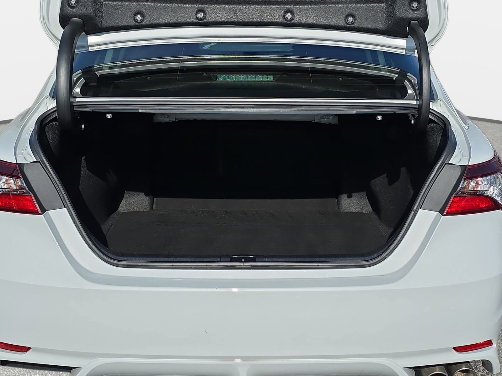 Used 2024 Toyota Camry SE w/ Convenience Package image 12