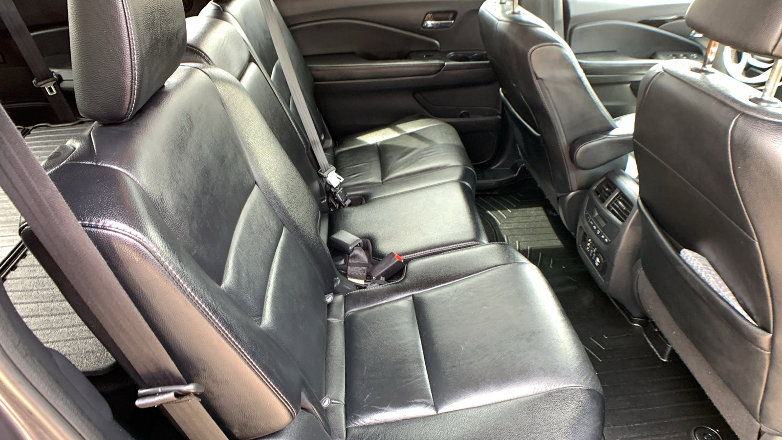 Used 2016 Honda Pilot Touring image 28