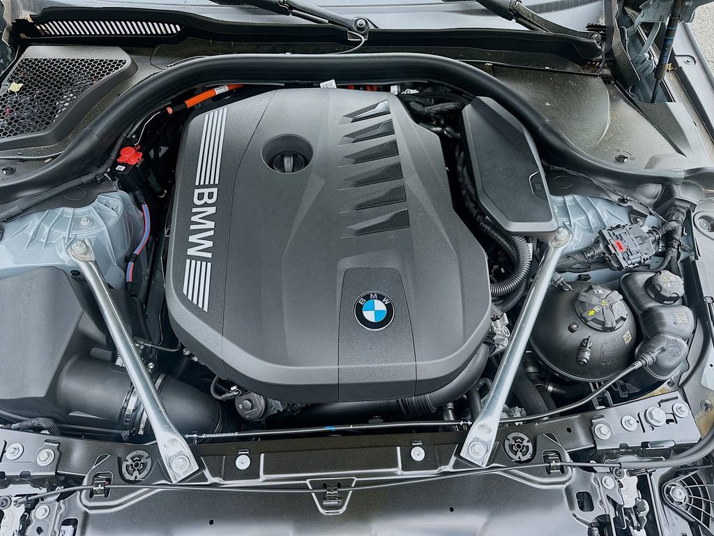 New 2026 BMW 550e xDrive AWD/4WD image 32
