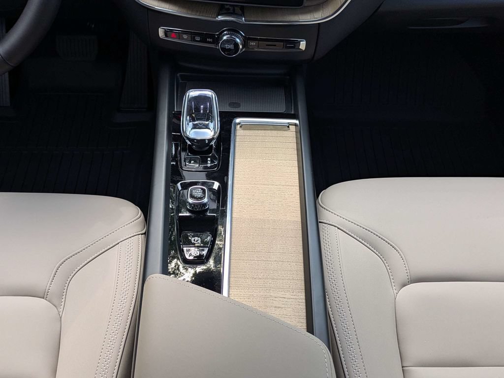 New 2026 Volvo XC60 B5 Plus w/ Protection Package Premier AWD/4WD image 19