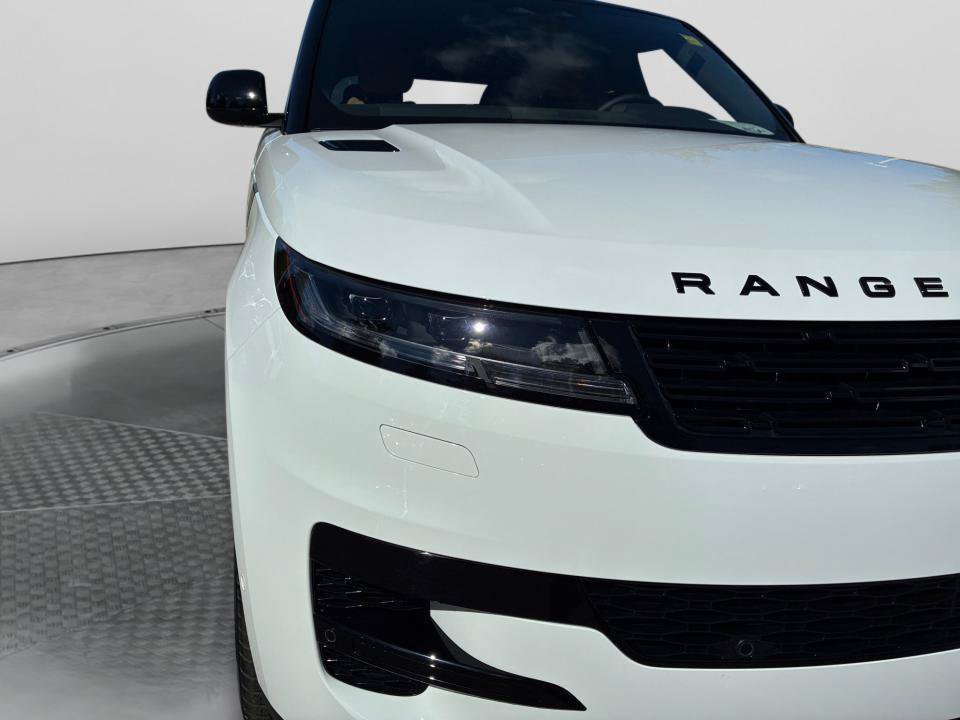 New 2026 Land Rover Range Rover Sport SE AWD/4WD image 24
