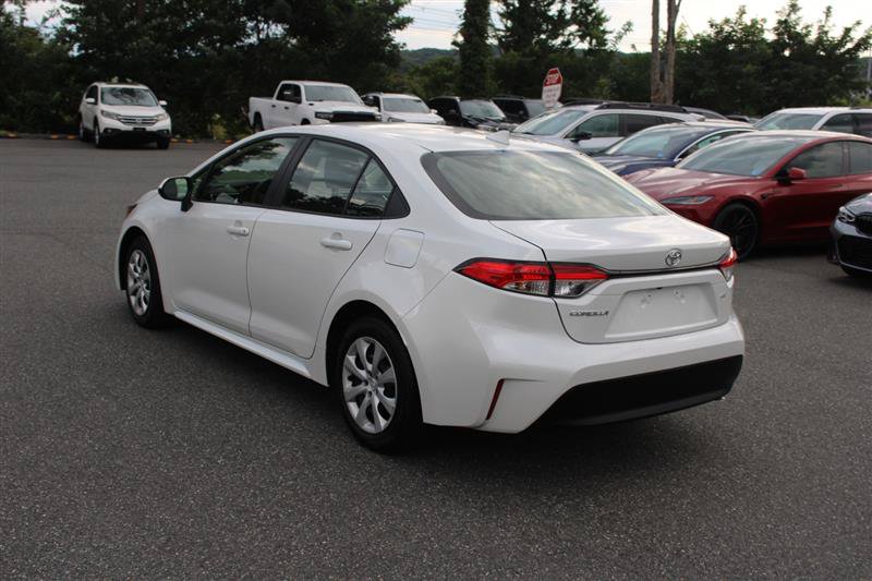 Used 2025 Toyota Corolla LE FWD image 5