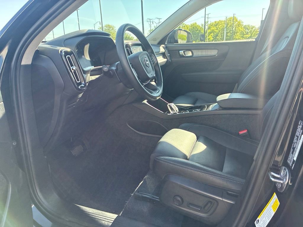 Certified 2026 Volvo XC40 B5 Plus AWD/4WD image 8