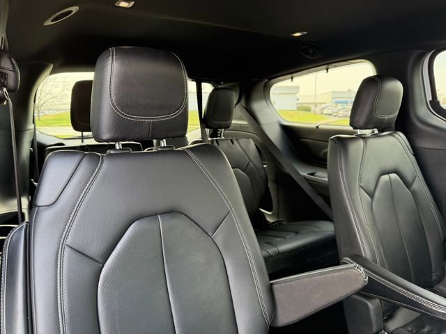 Used 2020 Chrysler Pacifica Touring-L w/ Advanced Safetytec Group image 14