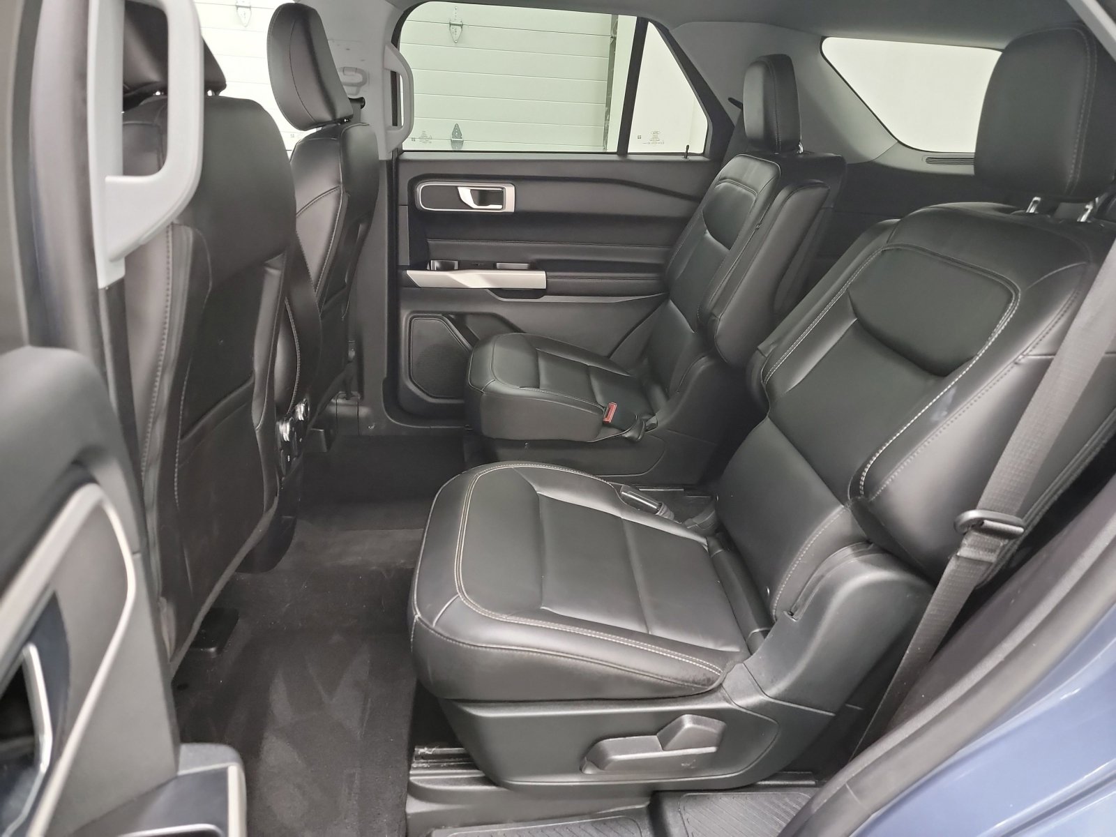 Used 2021 Ford Explorer XLT w/ Equipment Group 202A AWD/4WD image 27