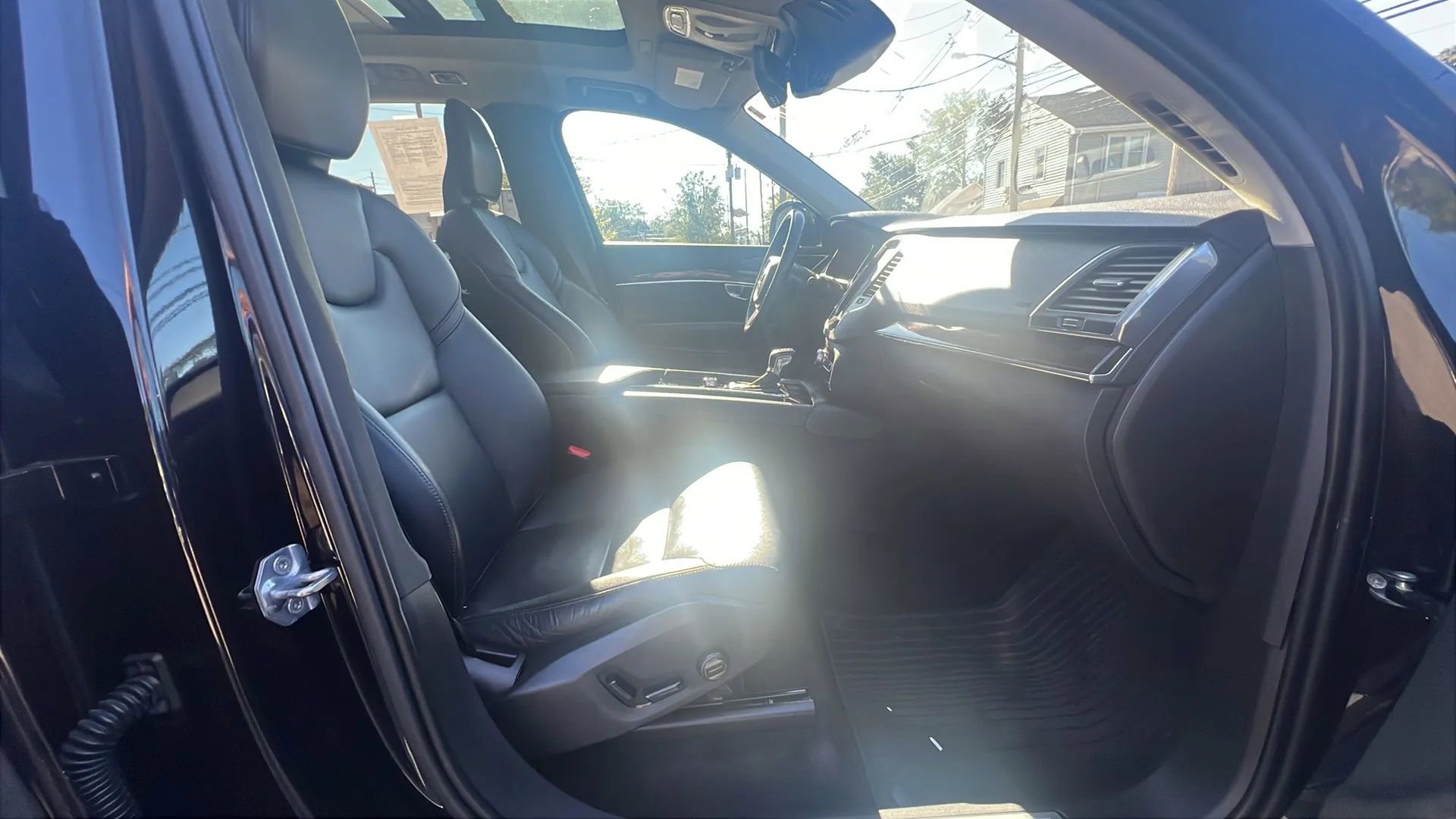 Used 2019 Volvo XC90 T5 Momentum image 32