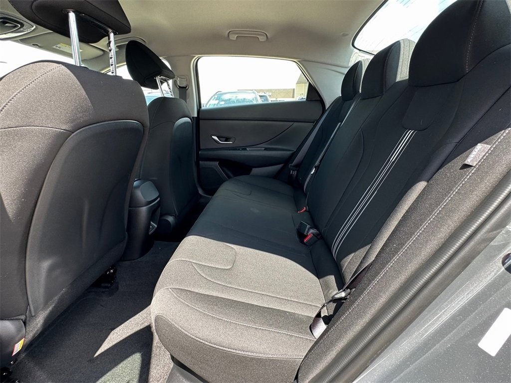 Used 2024 Hyundai Elantra Blue image 17