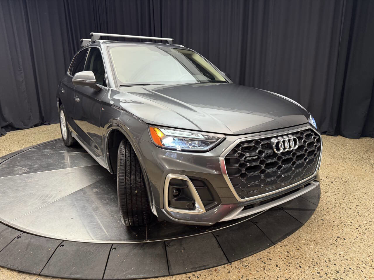 Used 2024 Audi Q5 e Premium w/ Convenience Package image 13