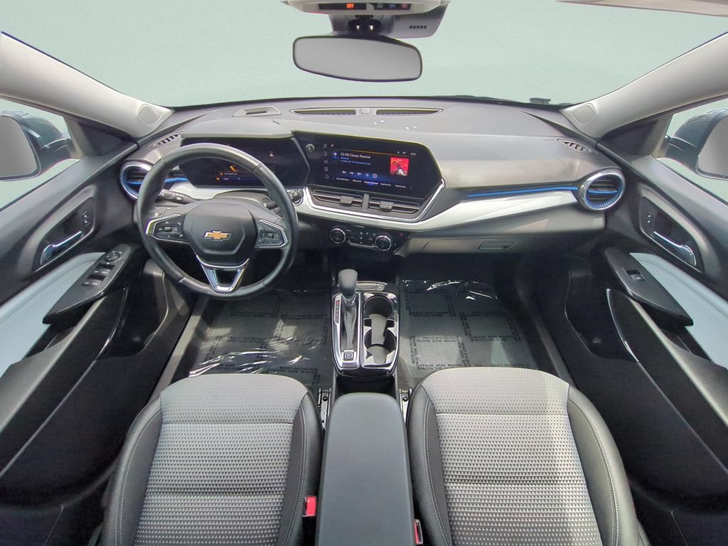 Used 2025 Chevrolet Trax LT w/ Driver Confidence Package FWD image 11