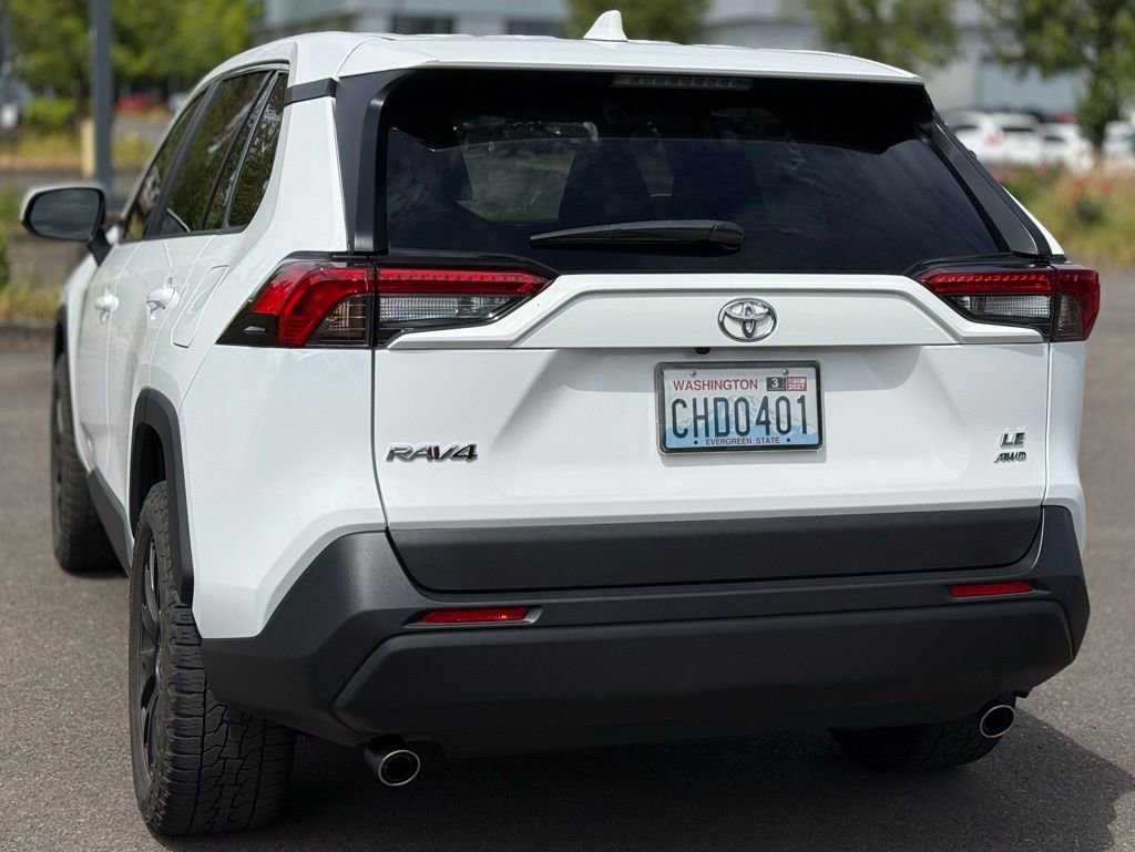 Used 2023 Toyota RAV4 LE AWD/4WD image 3