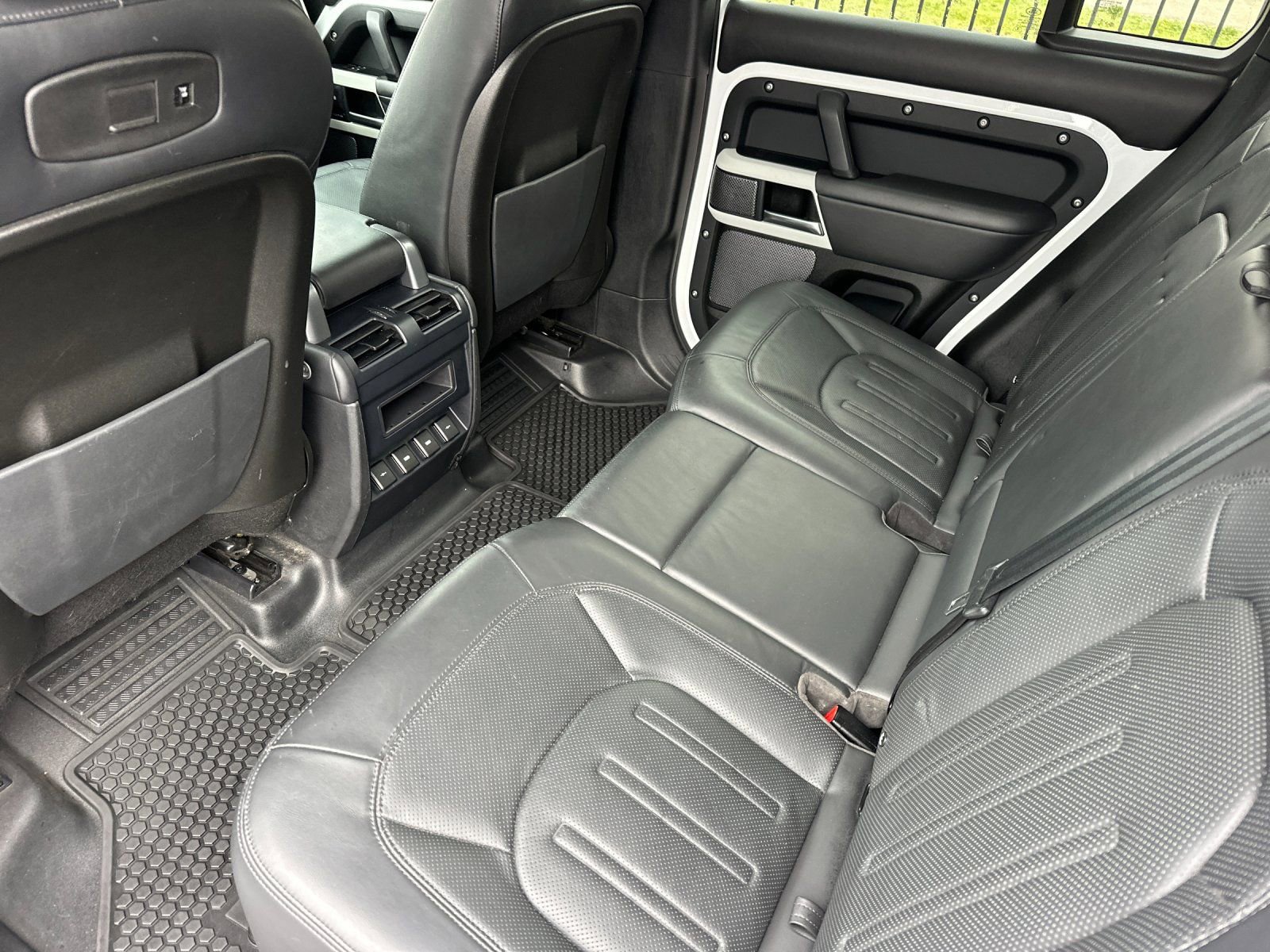 Used 2020 Land Rover Defender 110 HSE image 11