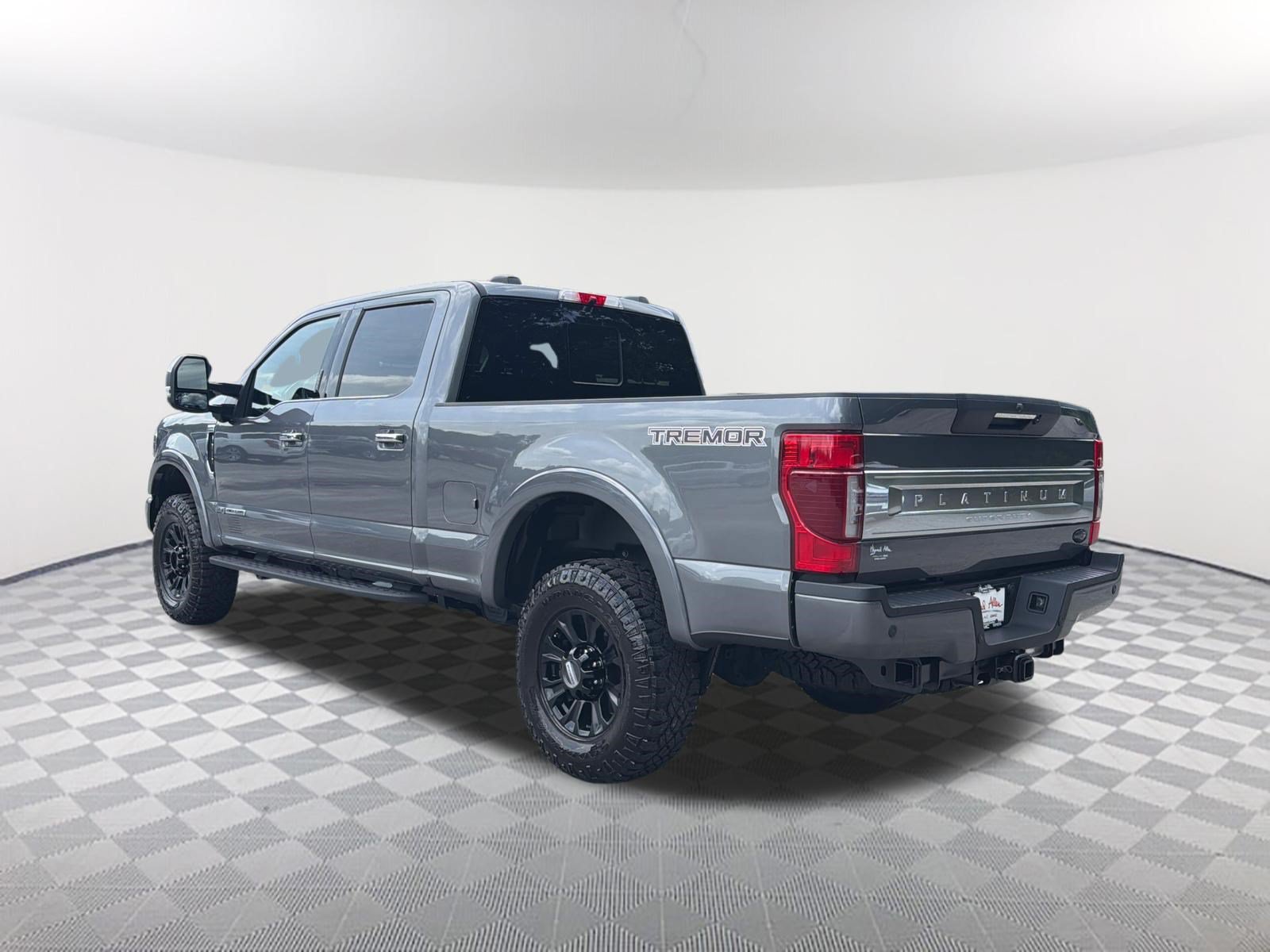 Used 2022 Ford F350 Platinum w/ Tremor Off-Road Package AWD/4WD image 3