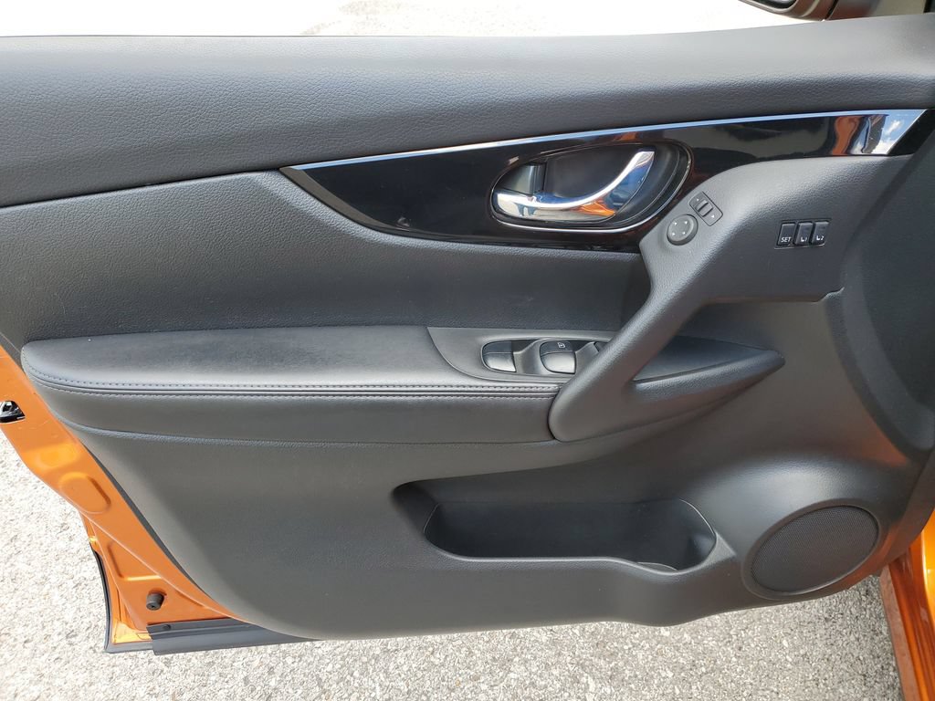 Certified 2022 Nissan Rogue Sport SV w/ Technology Package AWD/4WD image 14