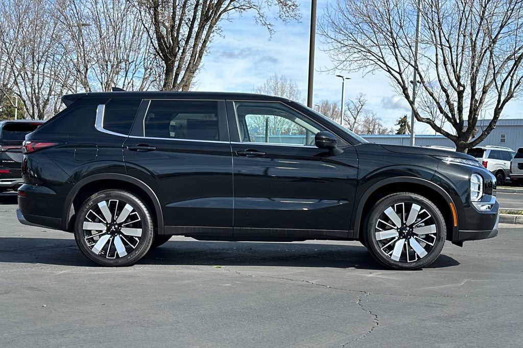 New 2026 Mitsubishi Outlander SE AWD/4WD image 3