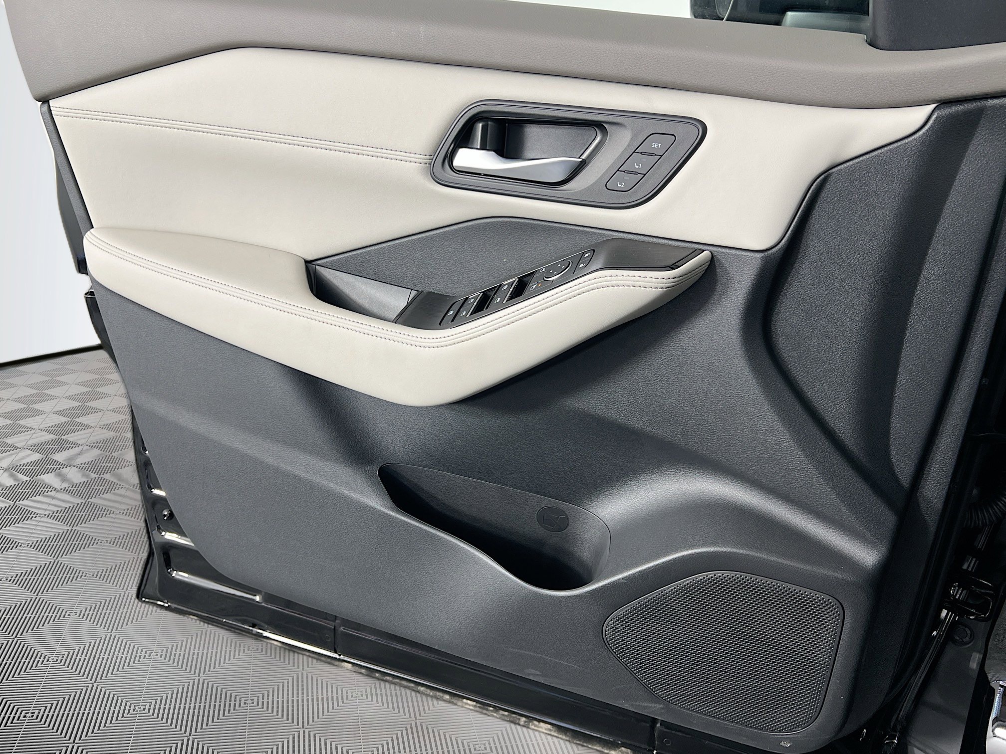 New 2025 Nissan Rogue SL w/ SL Premium Package image 20