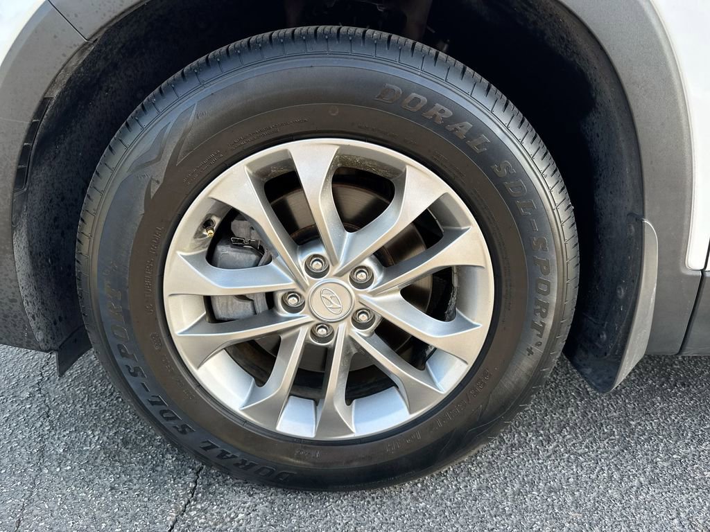 Used 2020 Hyundai Santa Fe SE image 11