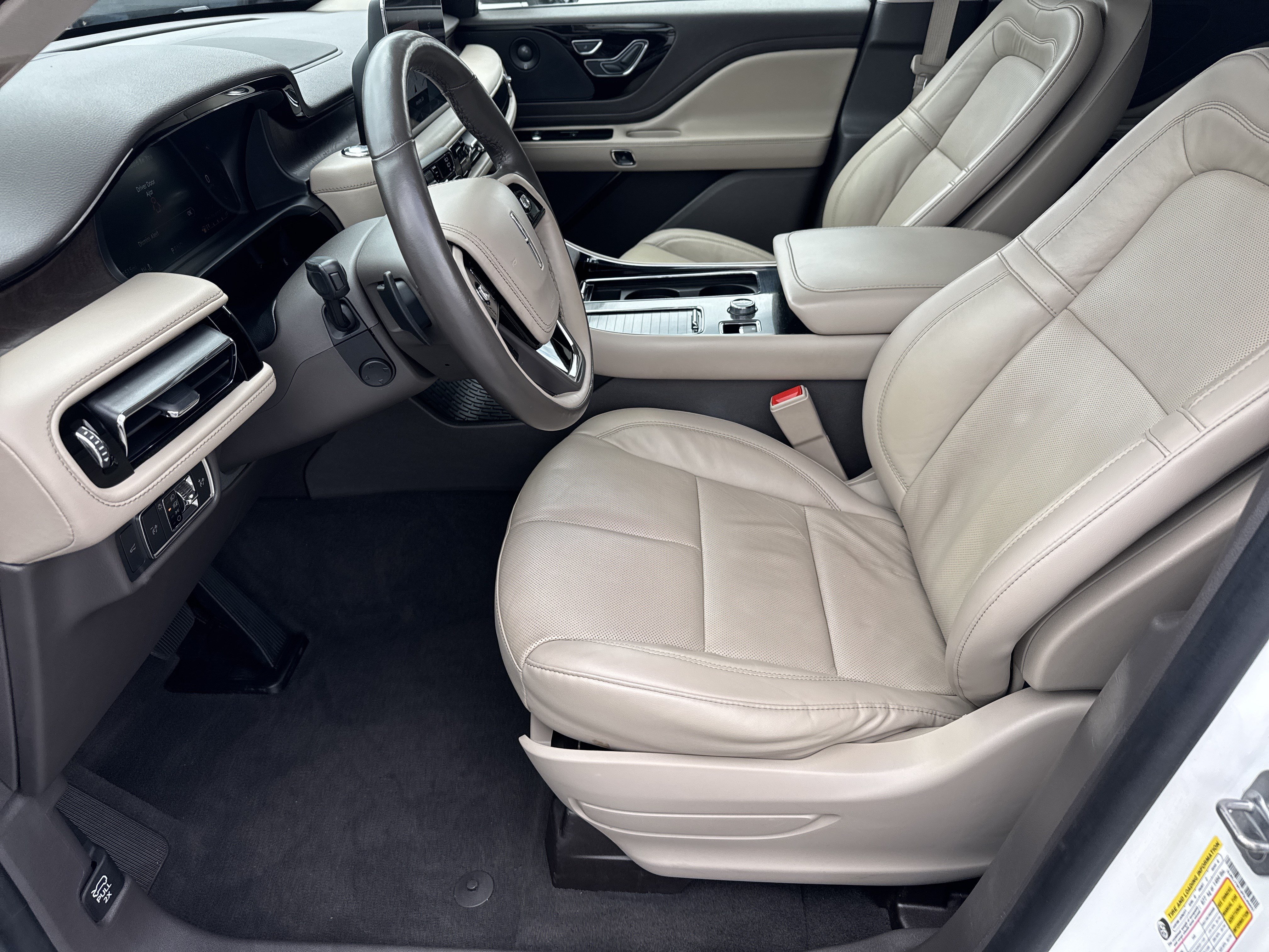 Used 2023 Lincoln Aviator Reserve w/ Equipment Group 201A RWD image 11