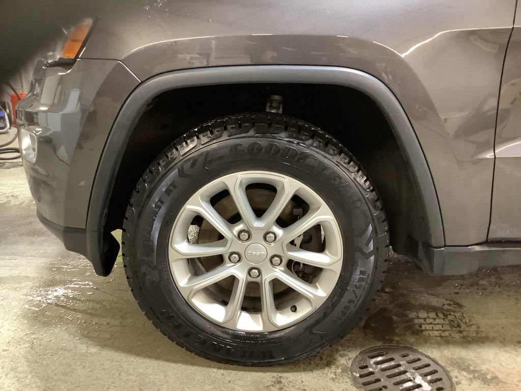 Used 2021 Jeep Grand Cherokee Laredo image 12
