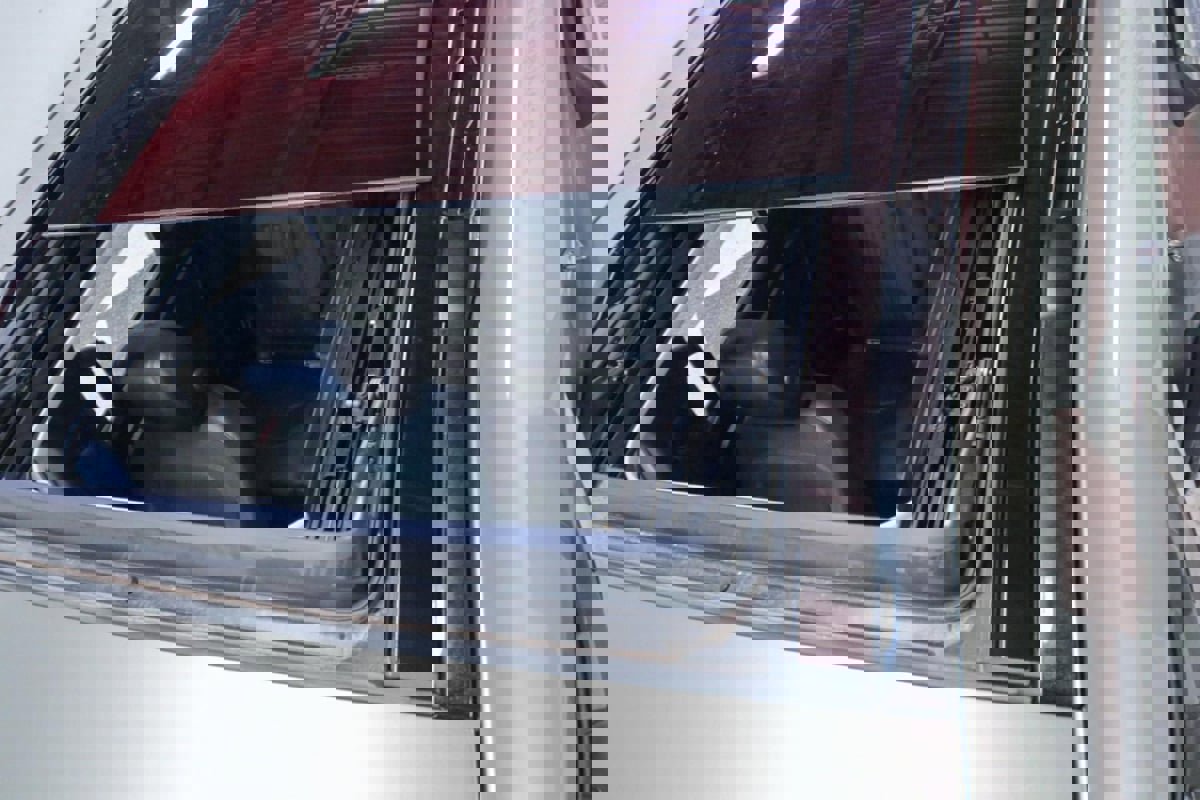 Used 2020 Land Rover Defender 110 SE image 18