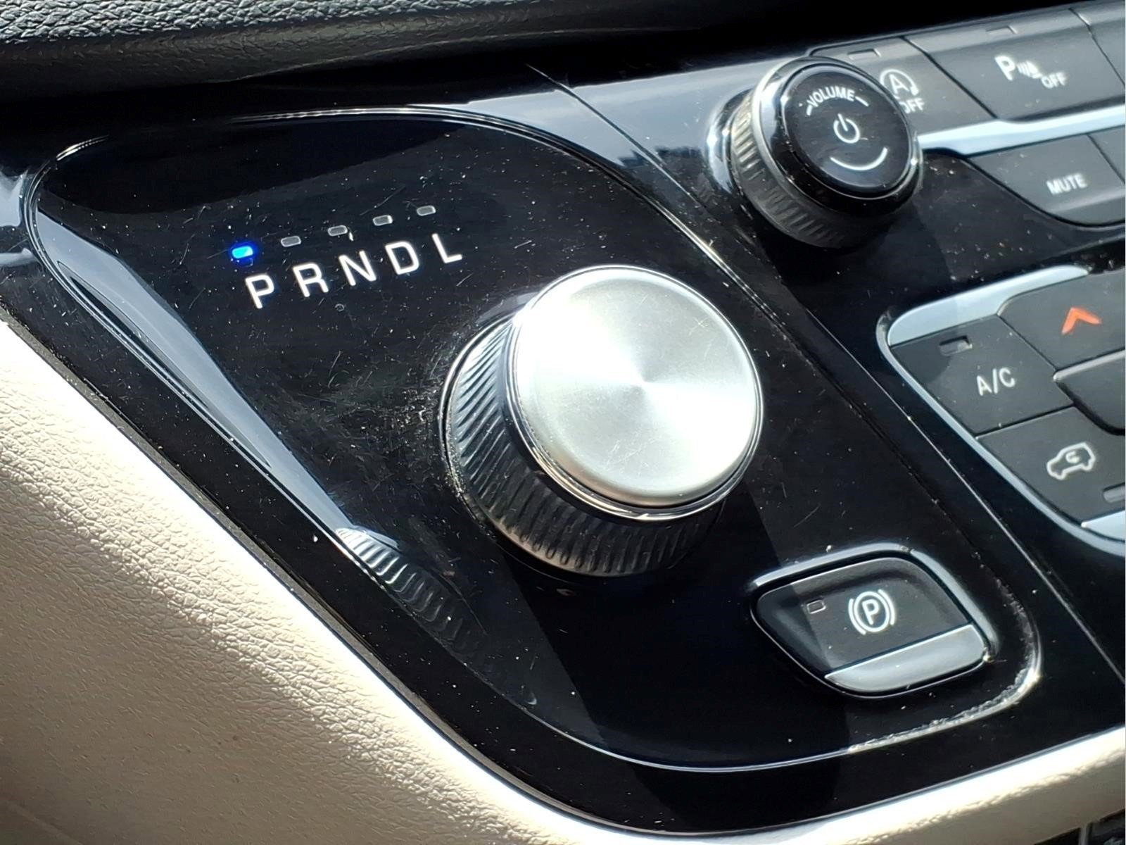 Used 2024 Chrysler Pacifica Touring-L FWD image 23