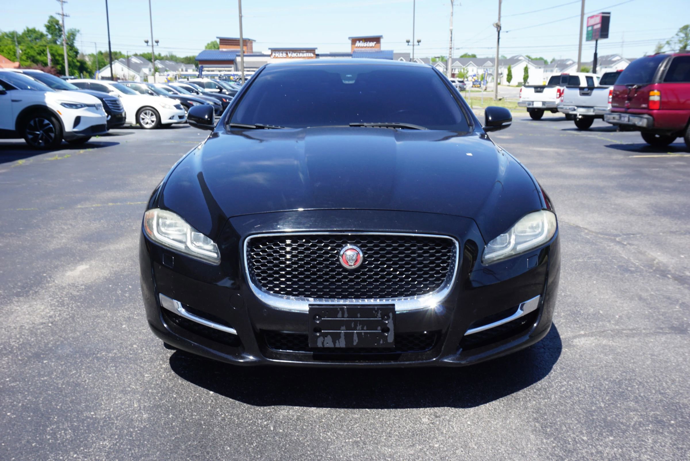 Used 2016 Jaguar XJ R-Sport RWD image 2