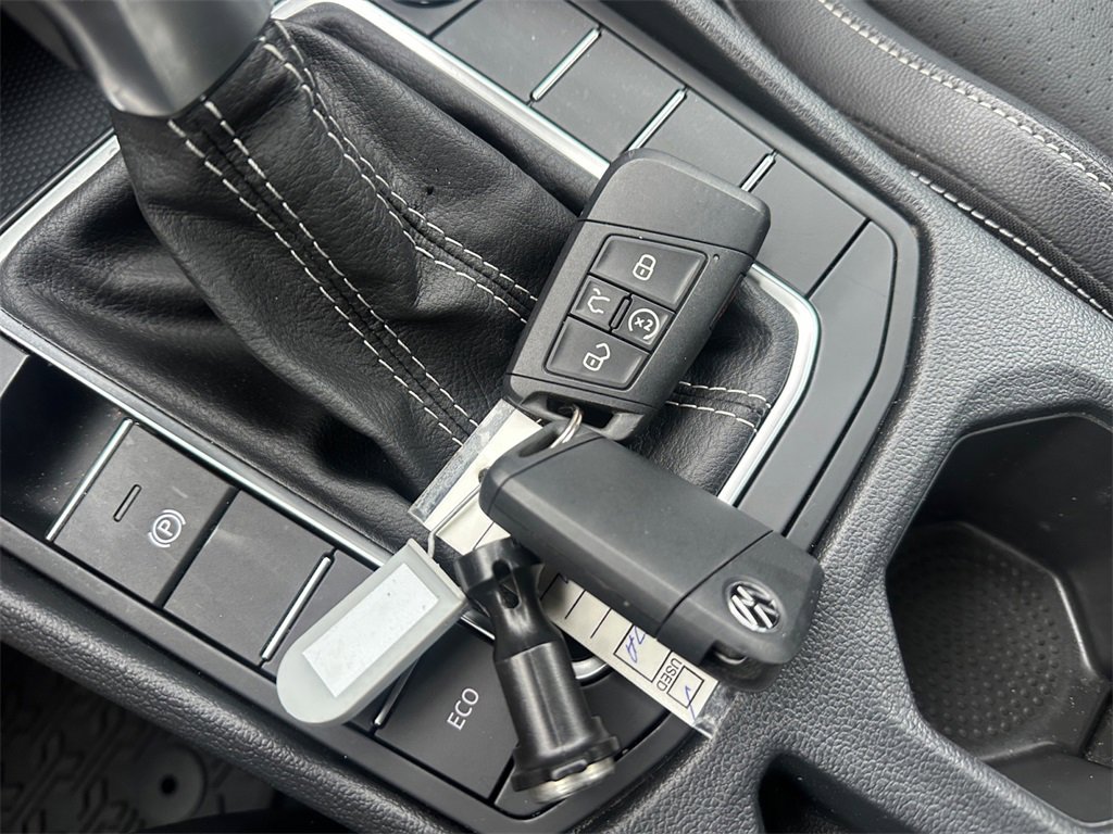 Used 2023 Volkswagen Jetta SE image 32