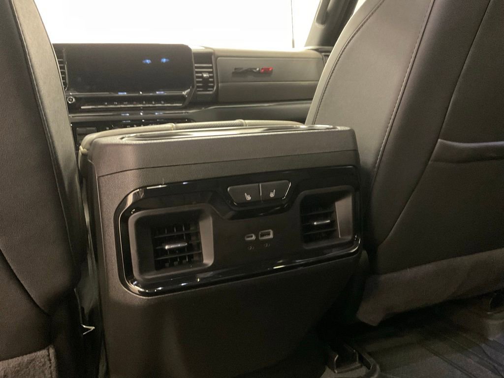 Used 2024 Chevrolet Silverado 2500 ZR2 w/ Technology Package image 33