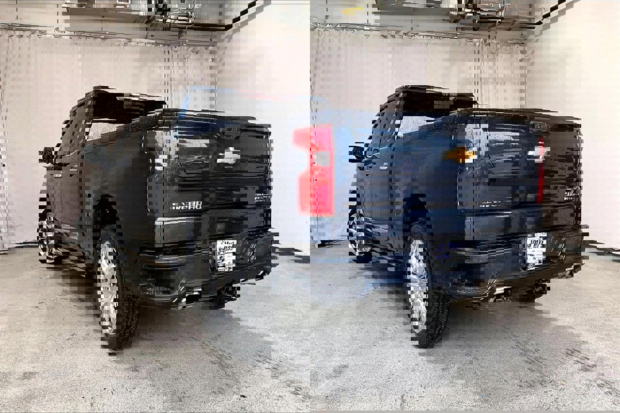 Used 2022 Chevrolet Silverado 1500 High Country w/ High Country Premium Package image 5