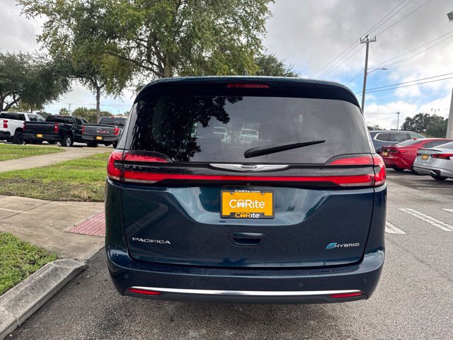 Used 2023 Chrysler Pacifica Touring-L FWD image 6