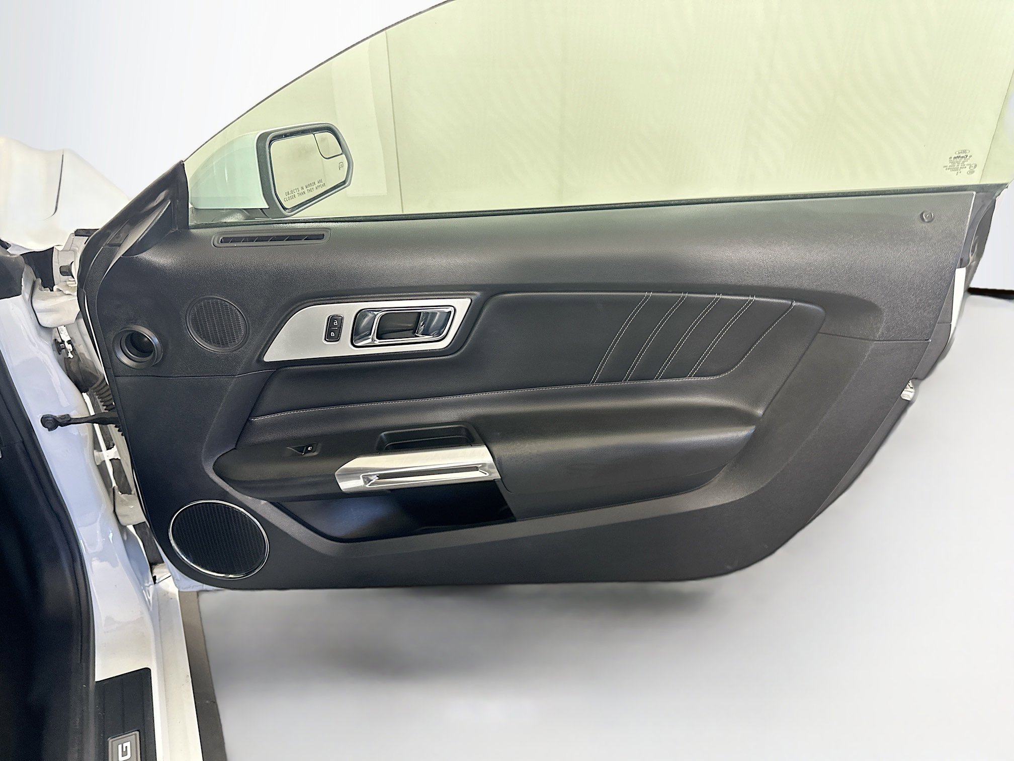 Used 2016 Ford Mustang Premium image 27